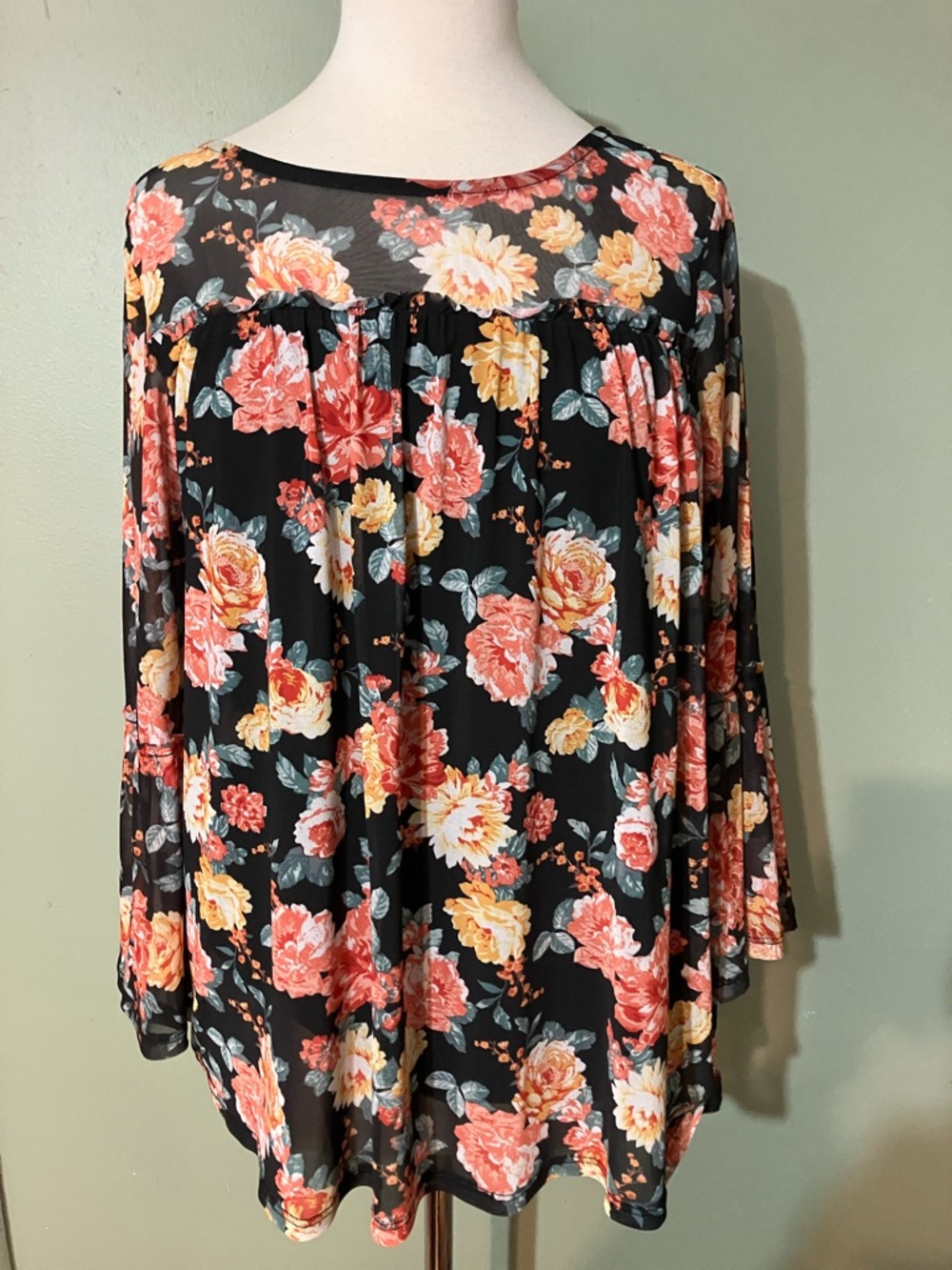 Woman's Bobbie Brooks Floral Blouse Medium